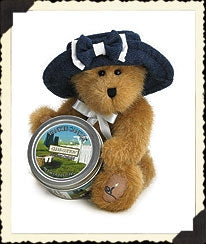 yankee candle with teddy bear on front