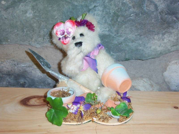 Gardening Bear-Judith G Exclusive Boyds Bears ***RARE*** - THE