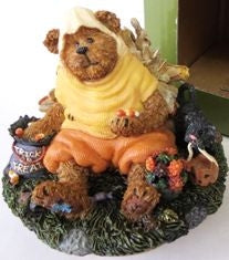 CANDY B. CORN WITH SCARDY CAT...TRICK OR TREAT-BOYDS BEARS BEARSTONE CANDLE TOPPER #651235 *