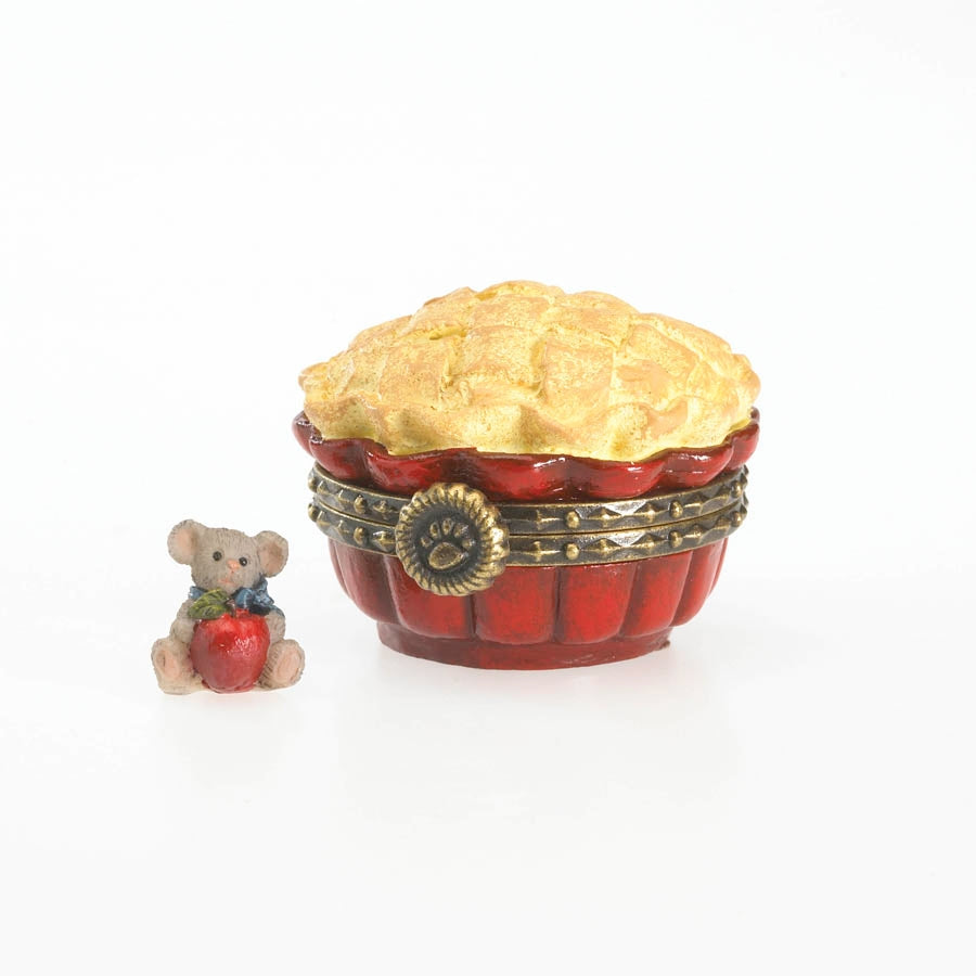 Gala's Pipin Hot Apple Pie with Flaky McNibble-Boyds Bears Treasure Box #4029457 *