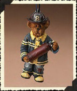 FIREMAN ORNAMENT-BOYDS BEARS RESIN ORNAMENT #257122 *
