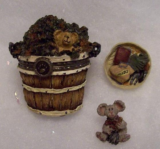 DEVON'S PILE O'LEAVES RAKE MCNIBBLE-BOYDS BEARS TREASURE BOX #392106 *