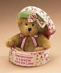 GRAMMY-BOYDS BEARS # 82572 GRANDMOTHER IS A SPECIAL WORD FOR LOVE *