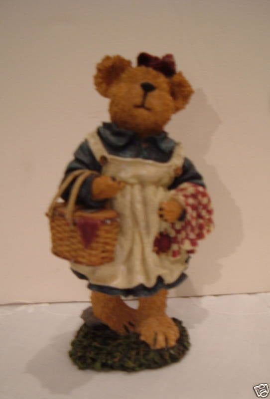 Molly B. Berriweather...Teddy Bear's Picnic-Boyds Bears Bearstone #02002-21 *
