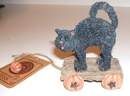 SCARDY CAT-BOYDS BEARS RESIN TUG ALONG #654249 *