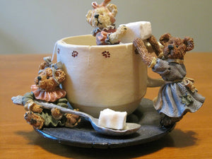 Prissie, Sissie, and Missie-Fixin' Tea for Three-Boyds Bears Bearstone #02000-71 *