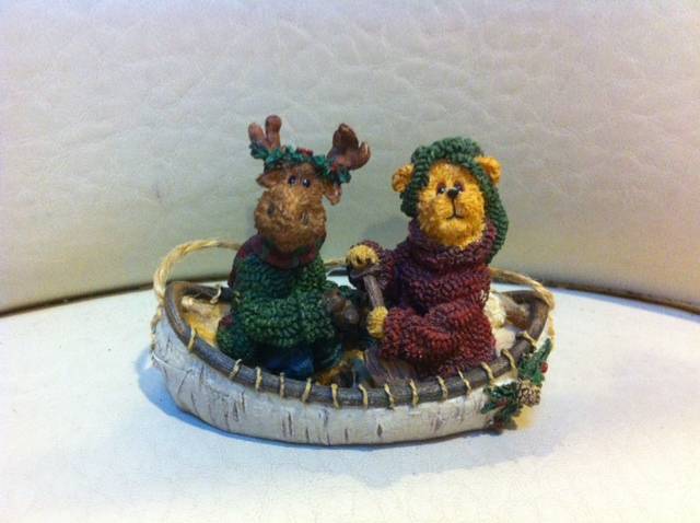 WOODLAND FRIENDS CANOE ORNAMENT-BOYDS MOOSE & BEARS #25450 ***HARD TO FIND*** *