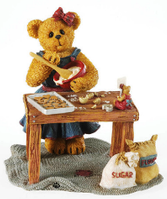 Patty Cake with Lil' Betty...Baking Up Memories-Boyds Bears Bearstone #02013-41 FOB Exclusive