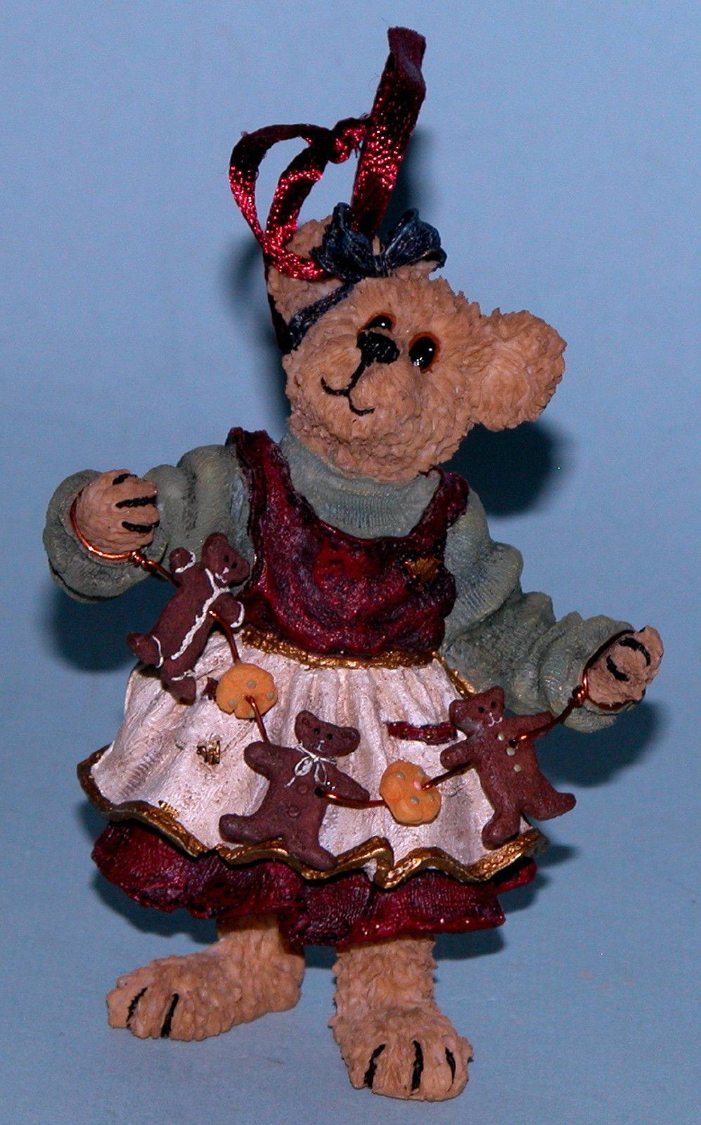 Ginger's Holiday Garland...Baker's Delight-Boyds Bears Bearstone Ornament #25747