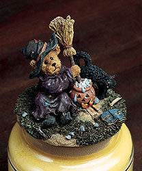 Griselda and Scardy Cat...Something Brewin'-Boyds Bears Candle Topper #651215