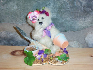 Gardening Bear-Judith G Exclusive Boyds Bears ***RARE***