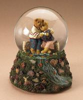 Paul and Joanne-Boyds Bears Bearstone Musical Water Globe  #270529